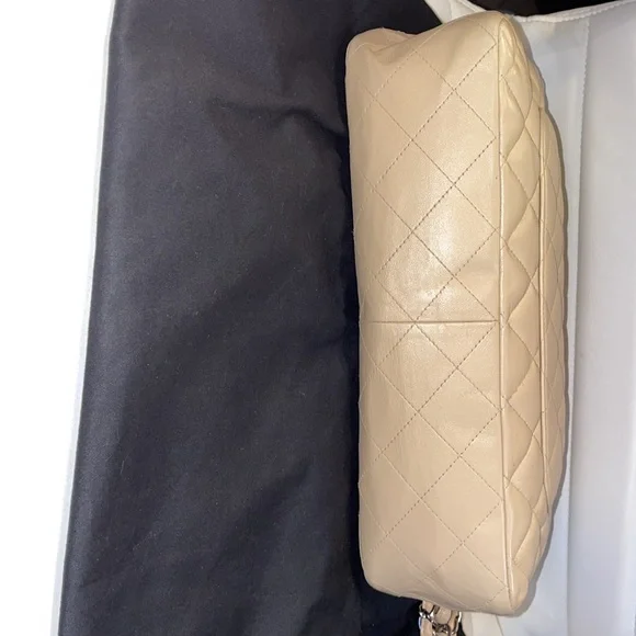 Chanel jumbo single flap bought at Yoogie’s Closet had it cleaned touched up - Picture 14 of 15